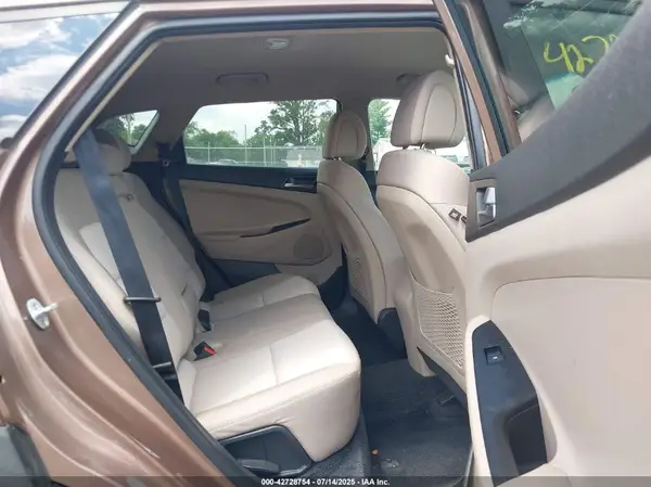 KM8J3CA46HU495920 2017 HYUNDAI TUCSON - Image 8
