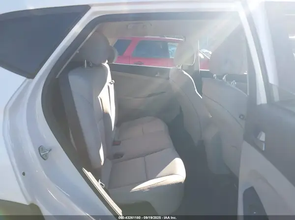 KM8J3CA46HU517852 2017 HYUNDAI TUCSON - Image 8