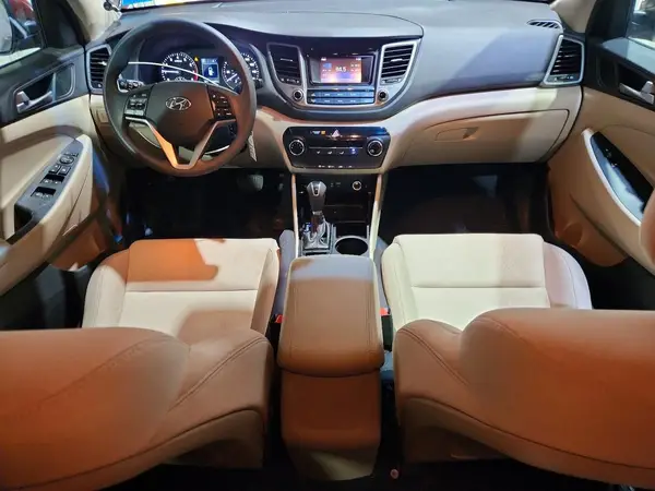KM8J3CA46HU519682 2017 HYUNDAI TUCSON - Image 8