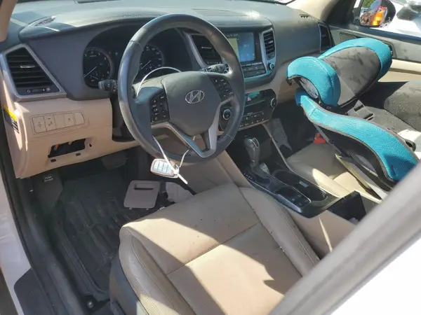 KM8J3CA46HU522310 2017 HYUNDAI TUCSON - Image 8