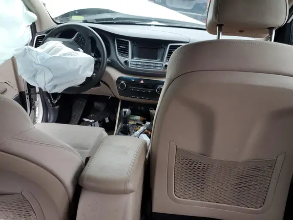 KM8J3CA46HU527670 2017 HYUNDAI TUCSON - Image 8