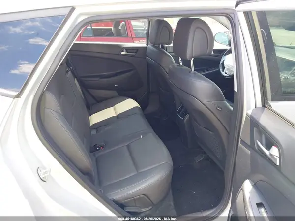 KM8J3CA46HU528978 2017 HYUNDAI TUCSON - Image 8