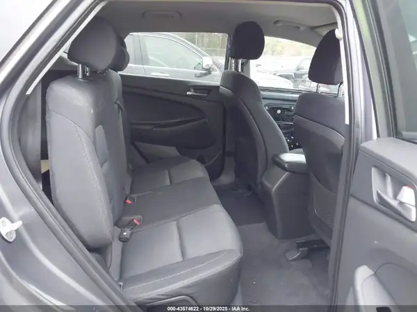 KM8J3CA46HU530388 2017 HYUNDAI TUCSON - Image 8