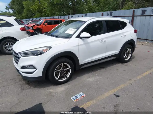 KM8J3CA46HU531153 2017 HYUNDAI TUCSON - Image 2
