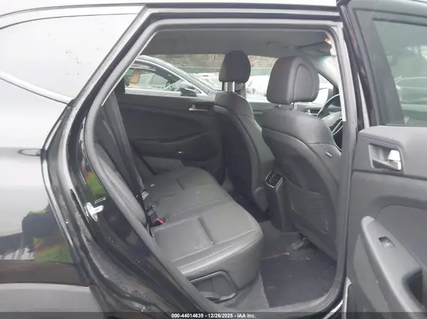 KM8J3CA46HU546705 2017 HYUNDAI TUCSON - Image 8