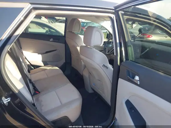 KM8J3CA46HU554884 2017 HYUNDAI TUCSON - Image 8