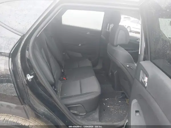 KM8J3CA46HU555081 2017 HYUNDAI TUCSON - Image 8