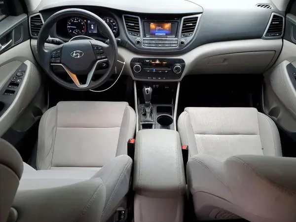 KM8J3CA46HU584354 2017 HYUNDAI TUCSON - Image 8