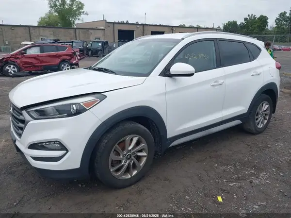 KM8J3CA46HU586119 2017 HYUNDAI TUCSON - Image 2