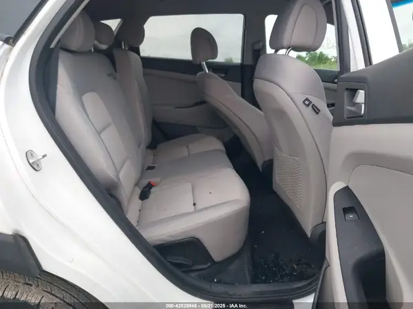 KM8J3CA46HU586119 2017 HYUNDAI TUCSON - Image 8