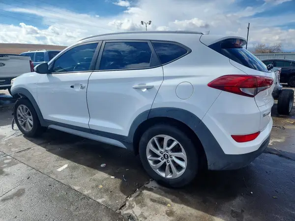 KM8J3CA46JU601790 2018 HYUNDAI TUCSON - Image 2