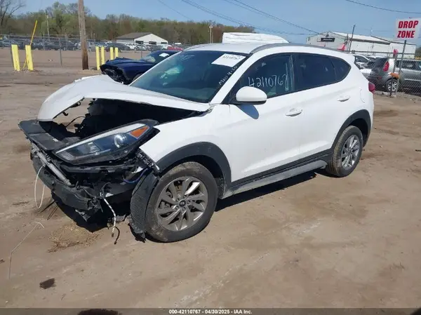 KM8J3CA46JU612269 2018 HYUNDAI TUCSON - Image 2