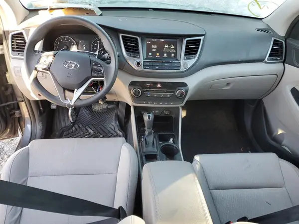 KM8J3CA46JU622283 2018 HYUNDAI TUCSON - Image 8
