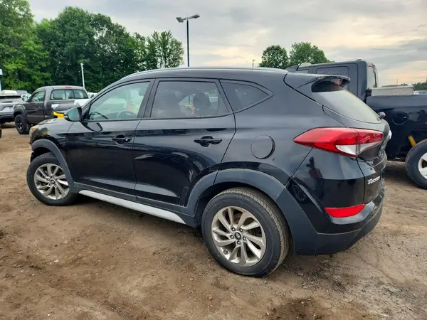 KM8J3CA46JU623370 2018 HYUNDAI TUCSON - Image 2