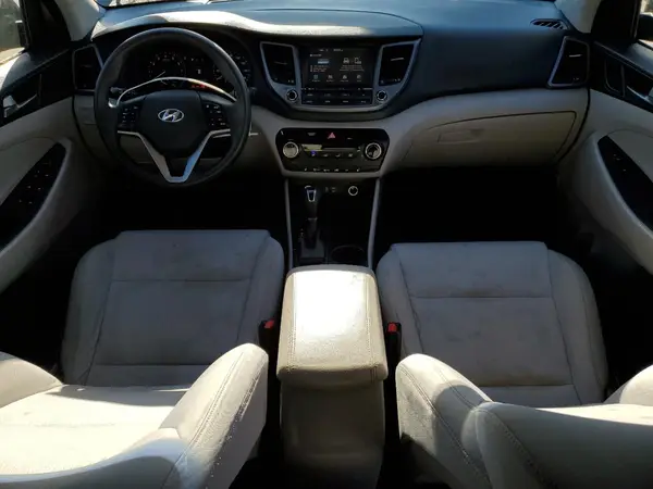 KM8J3CA46JU625037 2018 HYUNDAI TUCSON - Image 8