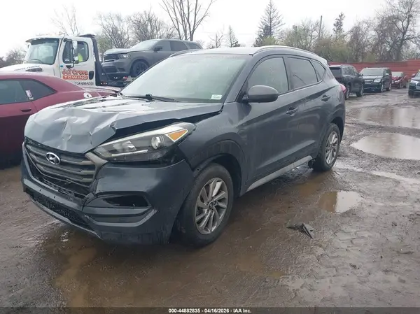 KM8J3CA46JU630061 2018 HYUNDAI TUCSON - Image 2