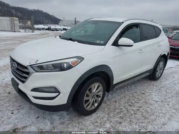 KM8J3CA46JU630707 2018 HYUNDAI TUCSON - Image 2
