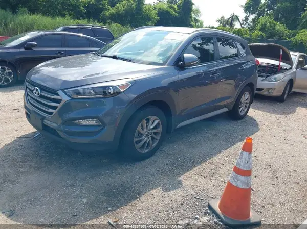 KM8J3CA46JU633297 2018 HYUNDAI TUCSON - Image 2