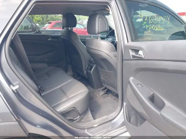 KM8J3CA46JU633297 2018 HYUNDAI TUCSON - Image 8