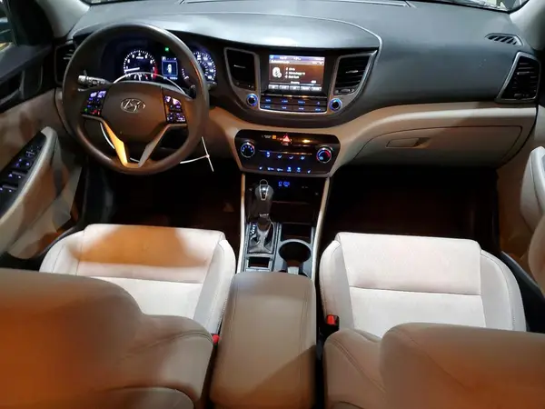 KM8J3CA46JU633817 2018 HYUNDAI TUCSON - Image 8