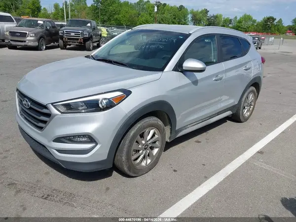 KM8J3CA46JU654697 2018 HYUNDAI TUCSON - Image 2