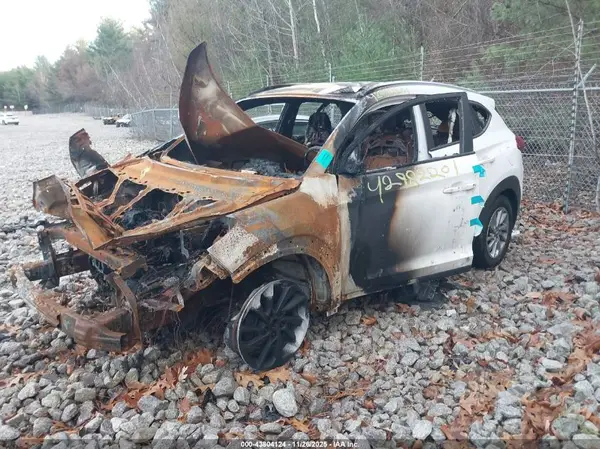 KM8J3CA46JU667160 2018 HYUNDAI TUCSON - Image 2