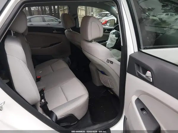 KM8J3CA46JU668454 2018 HYUNDAI TUCSON - Image 8