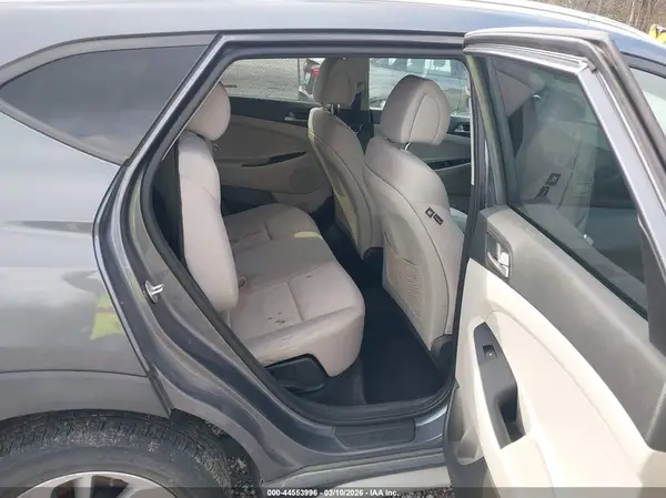 KM8J3CA46JU668616 2018 HYUNDAI TUCSON - Image 8