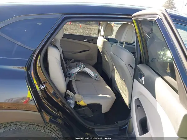 KM8J3CA46JU669779 2018 HYUNDAI TUCSON - Image 8