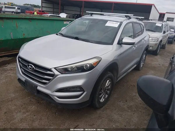 KM8J3CA46JU670849 2018 HYUNDAI TUCSON - Image 2