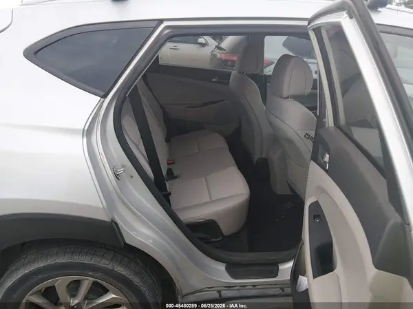 KM8J3CA46JU670849 2018 HYUNDAI TUCSON - Image 8