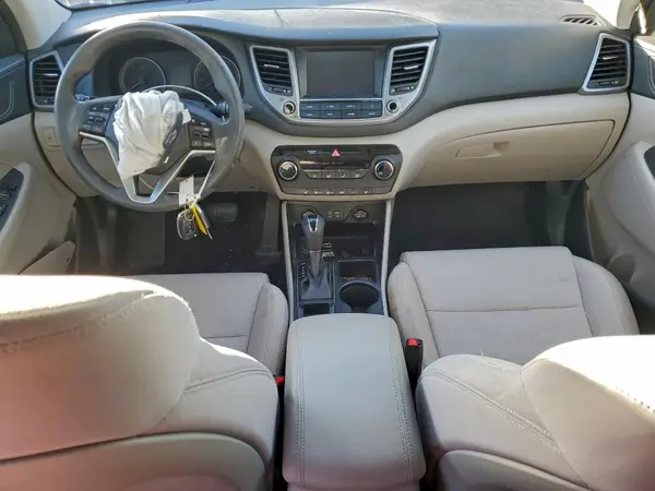 KM8J3CA46JU682242 2018 HYUNDAI TUCSON - Image 8