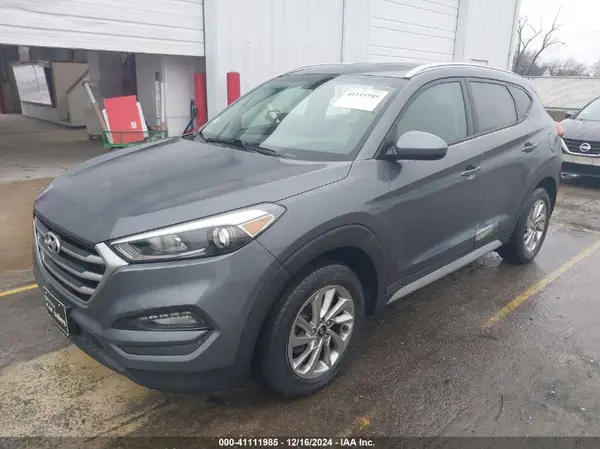 KM8J3CA46JU682967 2018 HYUNDAI TUCSON - Image 2