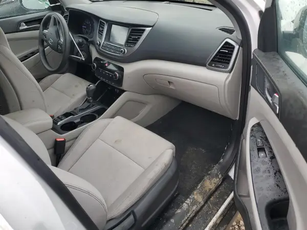 KM8J3CA46JU684573 2018 HYUNDAI TUCSON - Image 8