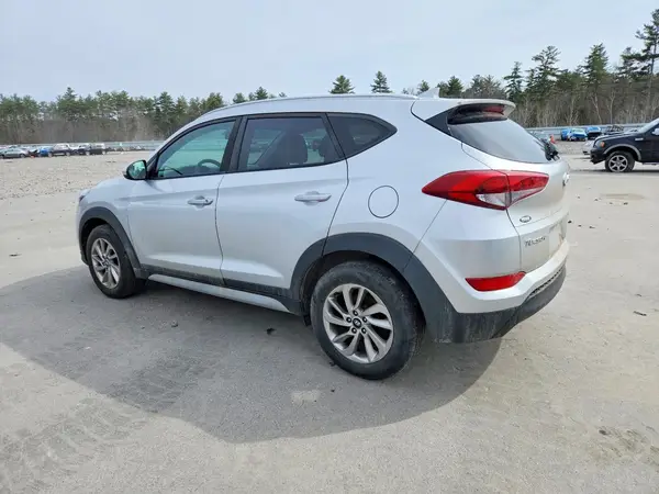 KM8J3CA46JU693676 2018 HYUNDAI TUCSON - Image 2