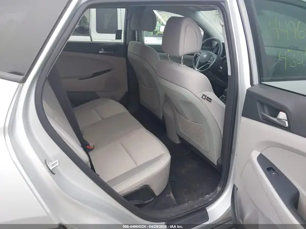 KM8J3CA46JU693841 2018 HYUNDAI TUCSON - Image 8