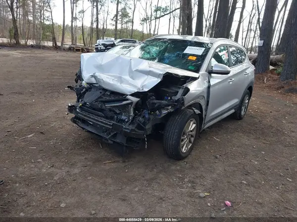 KM8J3CA46JU694679 2018 HYUNDAI TUCSON - Image 2