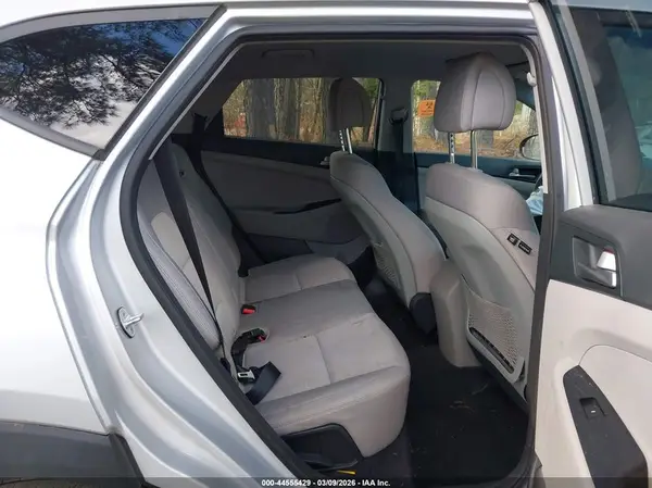 KM8J3CA46JU694679 2018 HYUNDAI TUCSON - Image 8