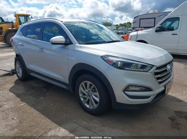 KM8J3CA46JU696061 2018 HYUNDAI TUCSON - Image 1