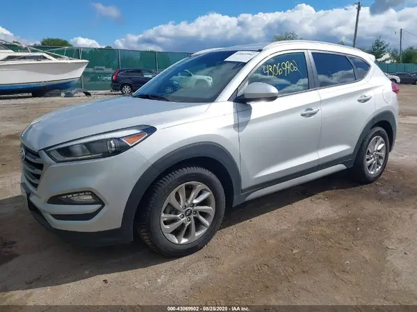 KM8J3CA46JU696061 2018 HYUNDAI TUCSON - Image 2