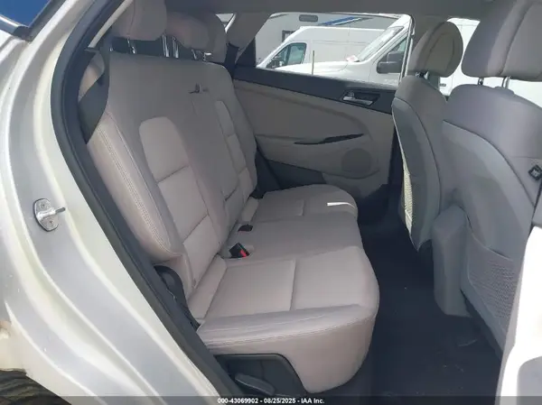 KM8J3CA46JU696061 2018 HYUNDAI TUCSON - Image 8