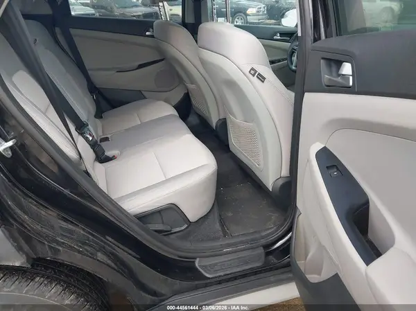 KM8J3CA46JU696898 2018 HYUNDAI TUCSON - Image 8