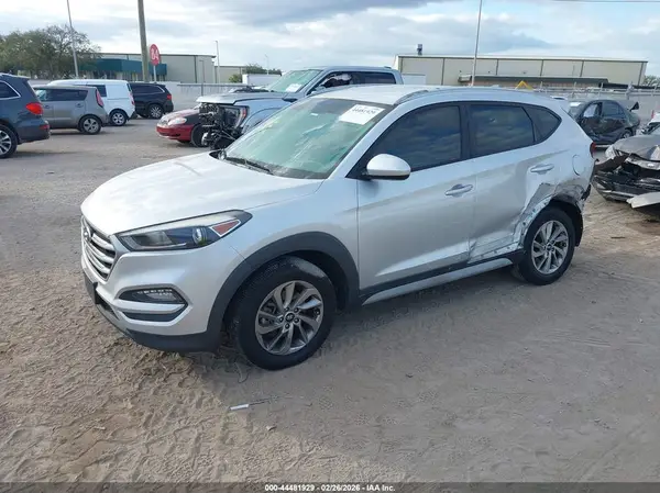 KM8J3CA46JU696996 2018 HYUNDAI TUCSON - Image 2