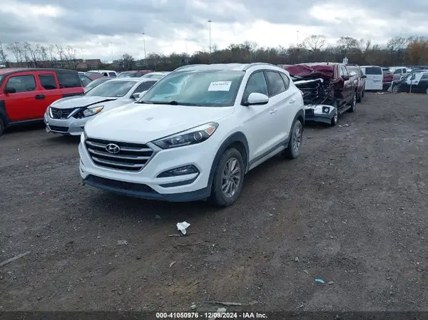 KM8J3CA46JU702862 2018 HYUNDAI TUCSON - Image 2