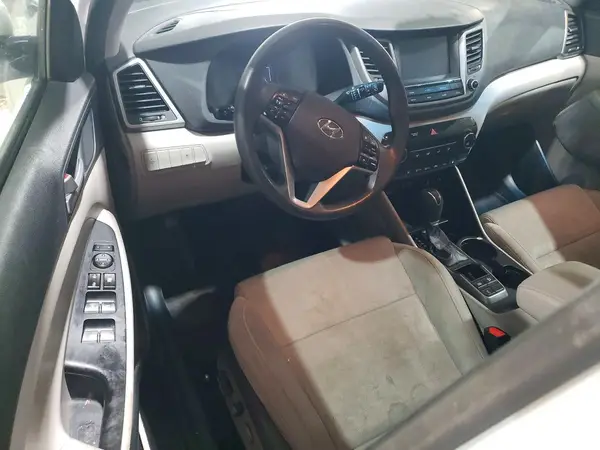 KM8J3CA46JU713957 2018 HYUNDAI TUCSON - Image 8
