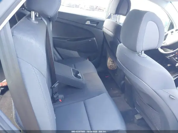 KM8J3CA46JU718026 2018 HYUNDAI TUCSON - Image 8