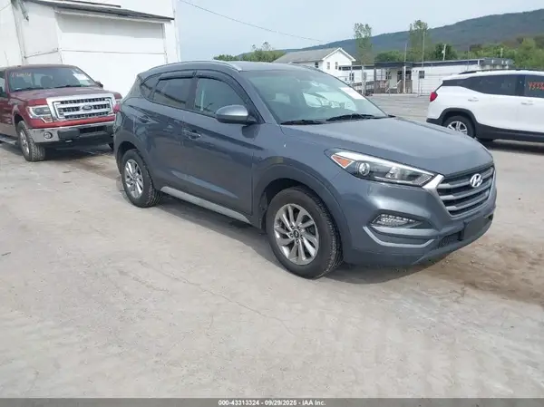 KM8J3CA46JU718043 2018 HYUNDAI TUCSON - Image 1