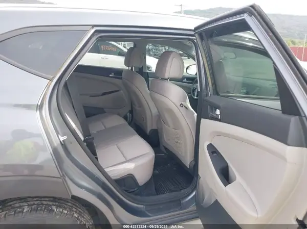 KM8J3CA46JU718043 2018 HYUNDAI TUCSON - Image 8