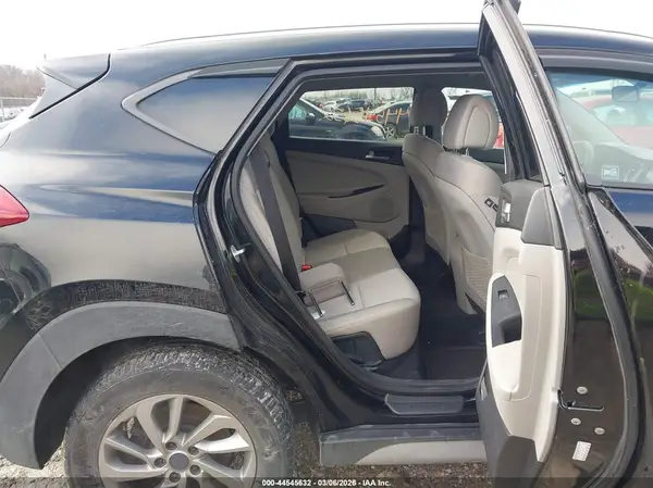 KM8J3CA46JU722853 2018 HYUNDAI TUCSON - Image 8