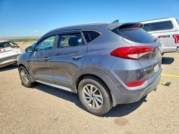 KM8J3CA46JU730211 2018 HYUNDAI TUCSON - Image 2